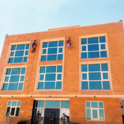 نظافة الواجهات الحجرية بواسطة شركة الهلال للخدمات الفندقية